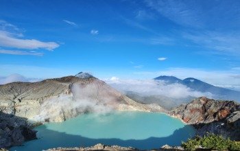 ijen crater tour